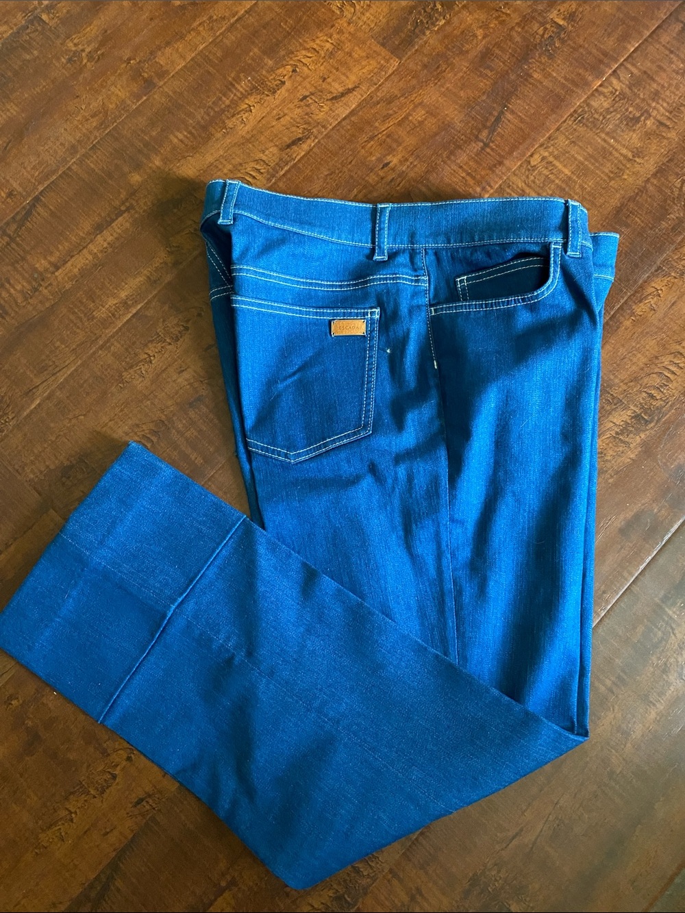 Authentic Escada cropped Jeans in Vibrant Blue size 10